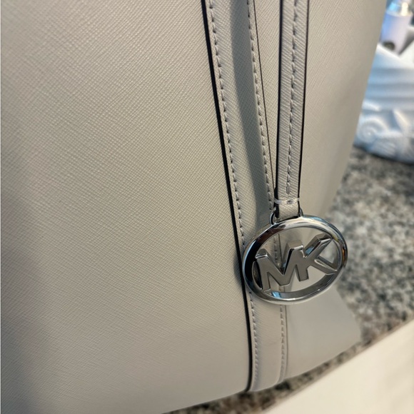 Barely used grey Michael Kors tote bag. - Picture 4 of 4